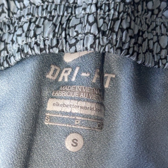 💙 Nike Dri-FIT Athletic Shorts Women’s Small Teal Pattern Drawstring Workout 💙 - Picture 2 of 13